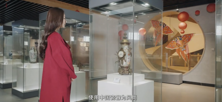 镶铜(鎏金)瓷瓶座钟