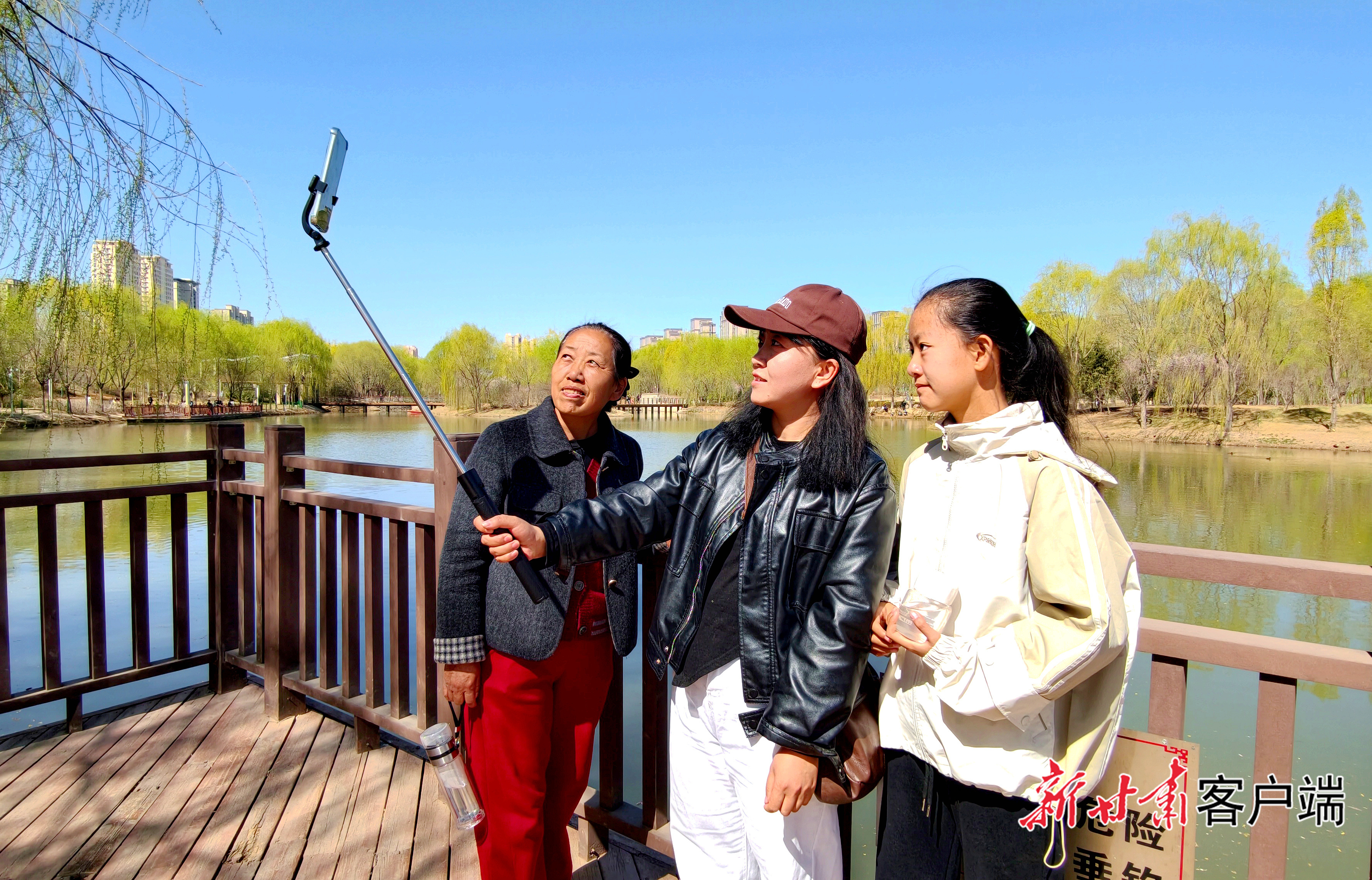 海藏湖成为热门打卡点　新甘肃&middot;甘肃日报记者　金奉乾摄