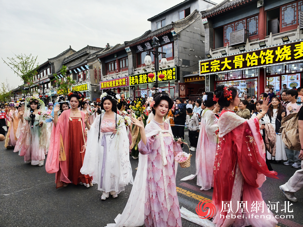 “国风盛宴&middot;霓裳巡游”主题活动现场 安博宇/摄