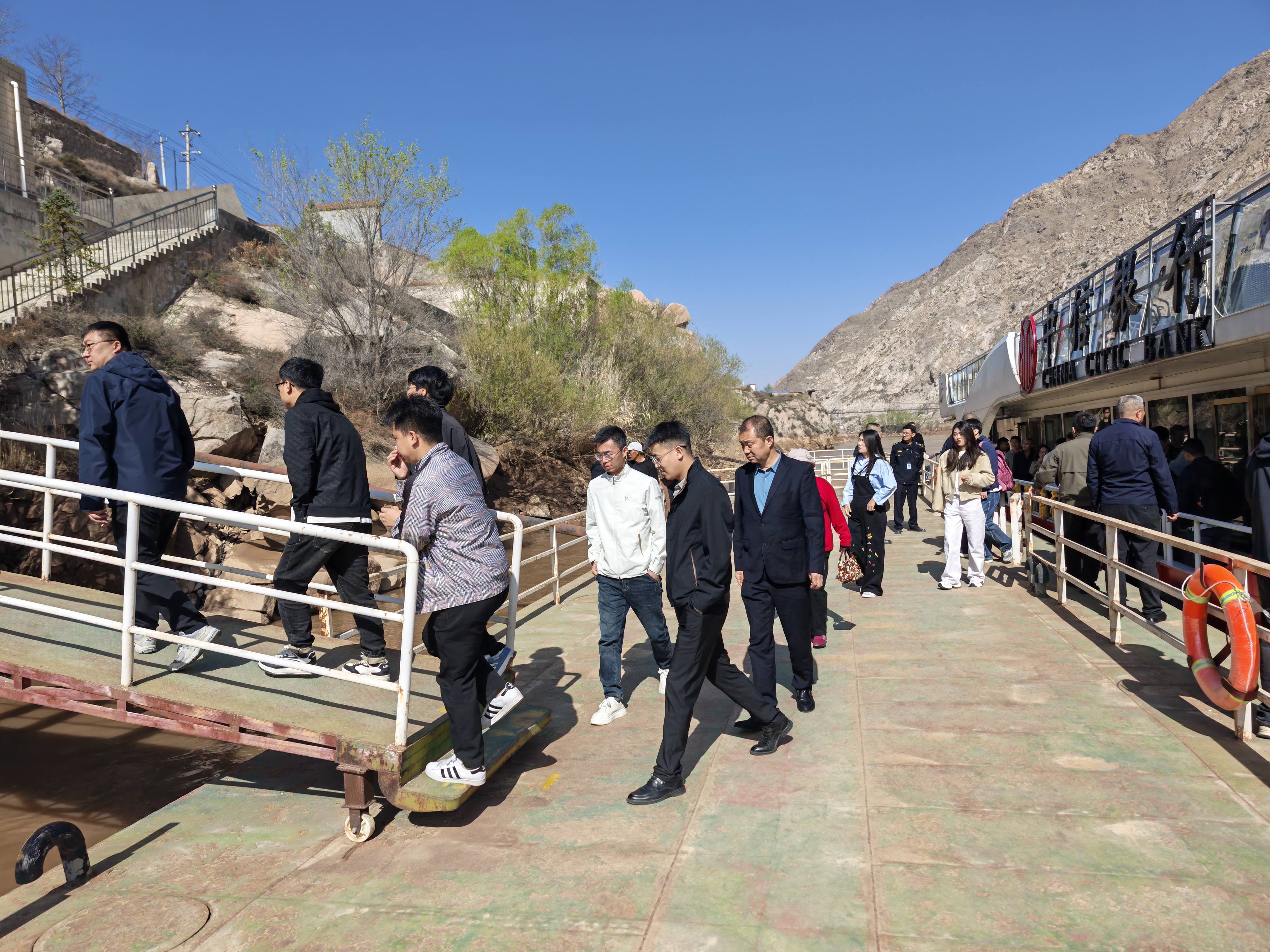 游客抵达什川码头