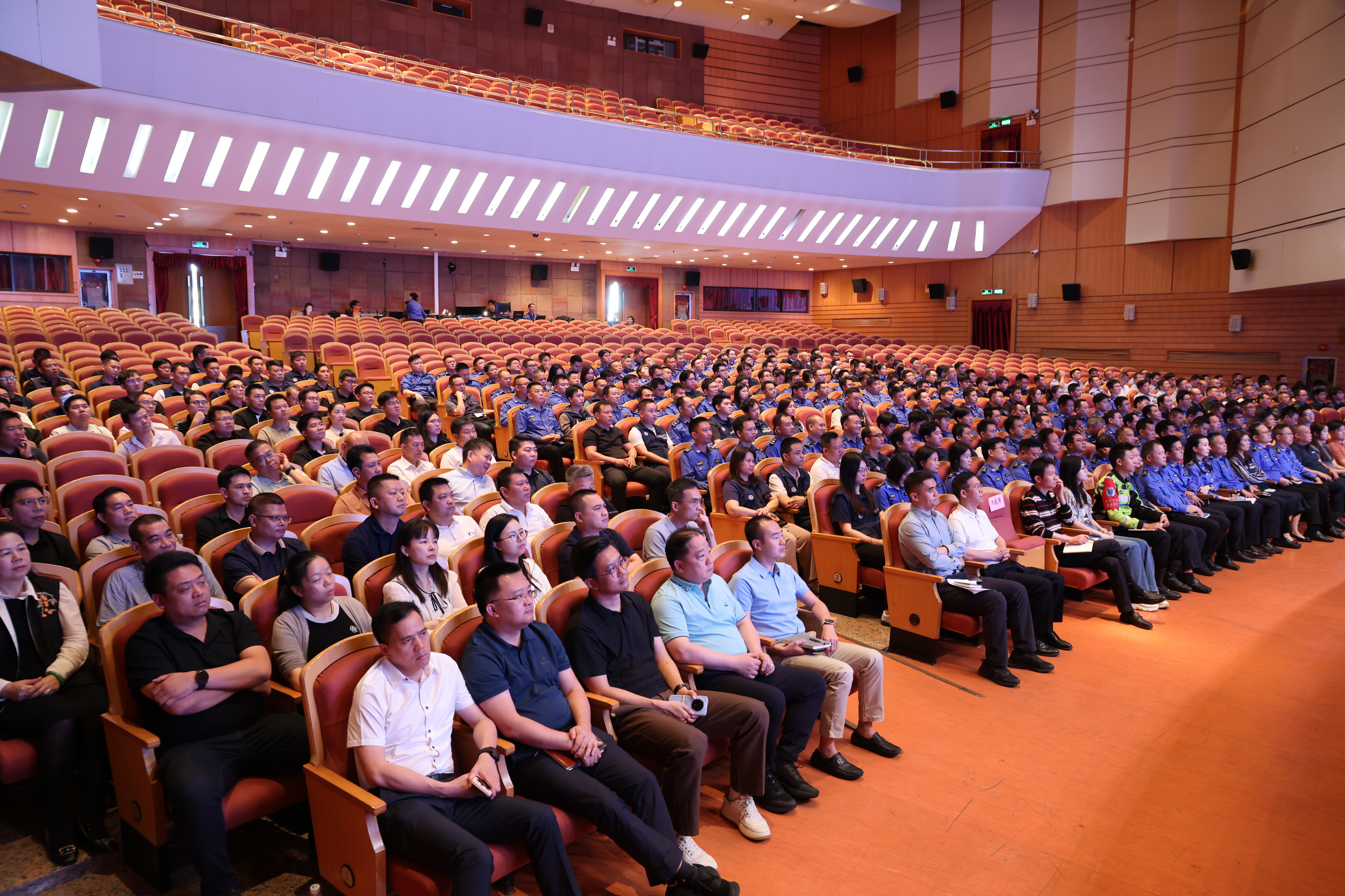 西乡街道召开城市环境秩序综合整治攻坚誓师大会