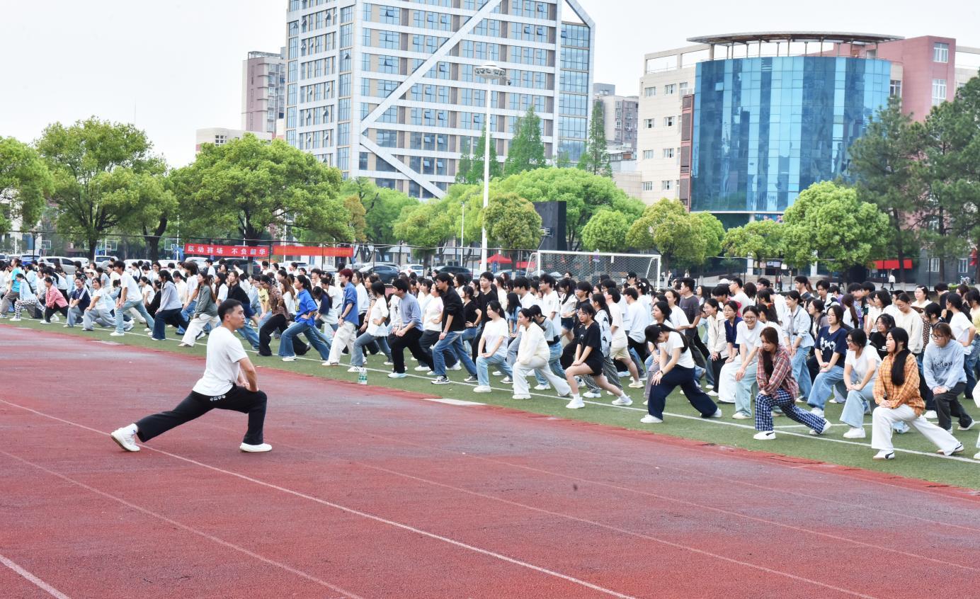 校园跑活动前热身运动