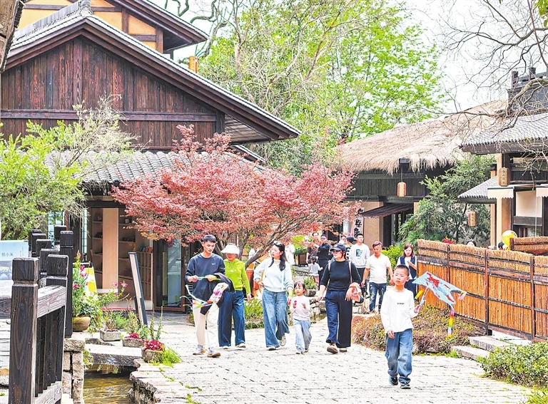 庐山市：亲近大自然 乐享假期（图）