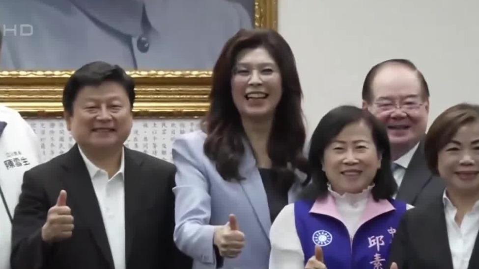 郑丽文访陆前召开记者会：此次是和平之旅