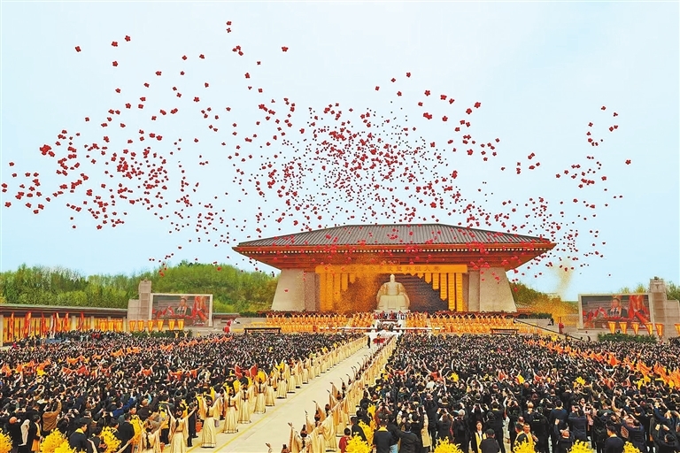 乙巳年黄帝故里拜祖大典。宋亚猛 摄