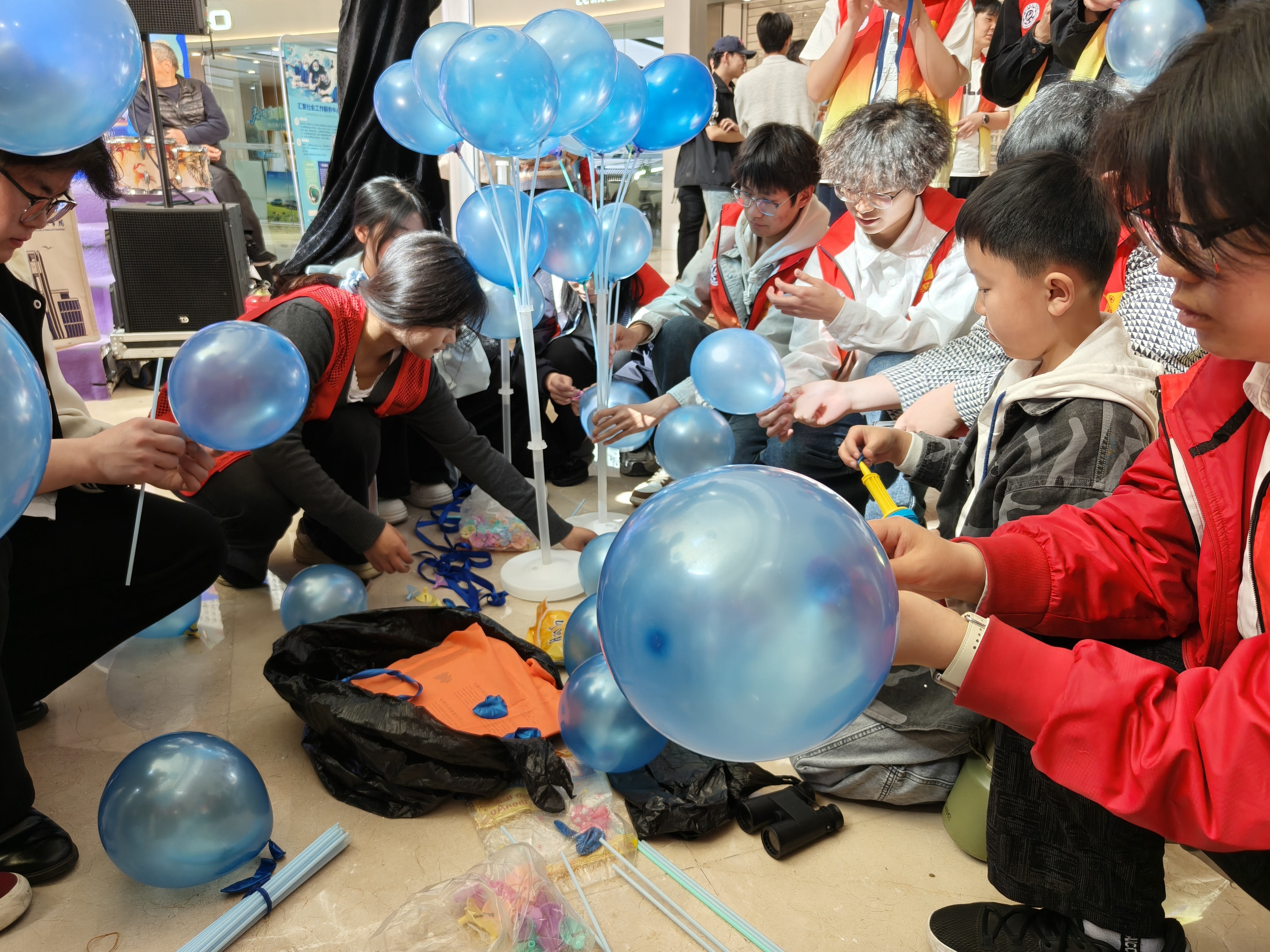 温暖孤独的心 郑州科技学院志愿者用爱守护“星星的孩子”