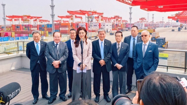 郑丽文访洋山港,忆上海往昔:此刻比历史上任何时刻都繁华美丽