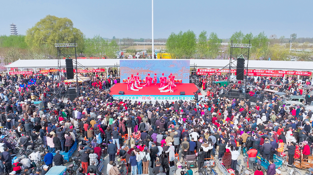 图：乡村生态游文艺演出。于蛟/摄