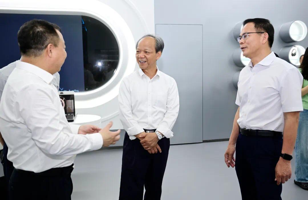 郭文海调研中山小榄、东区企业：让企业家满意，加快AI产业集群发展