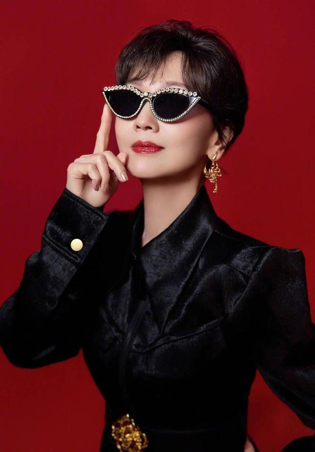 赵雅芝气质傲娇。