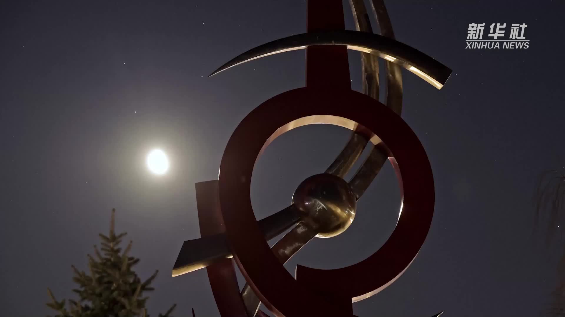 星空相册|心宿二伴月 天宇上演“红白配”