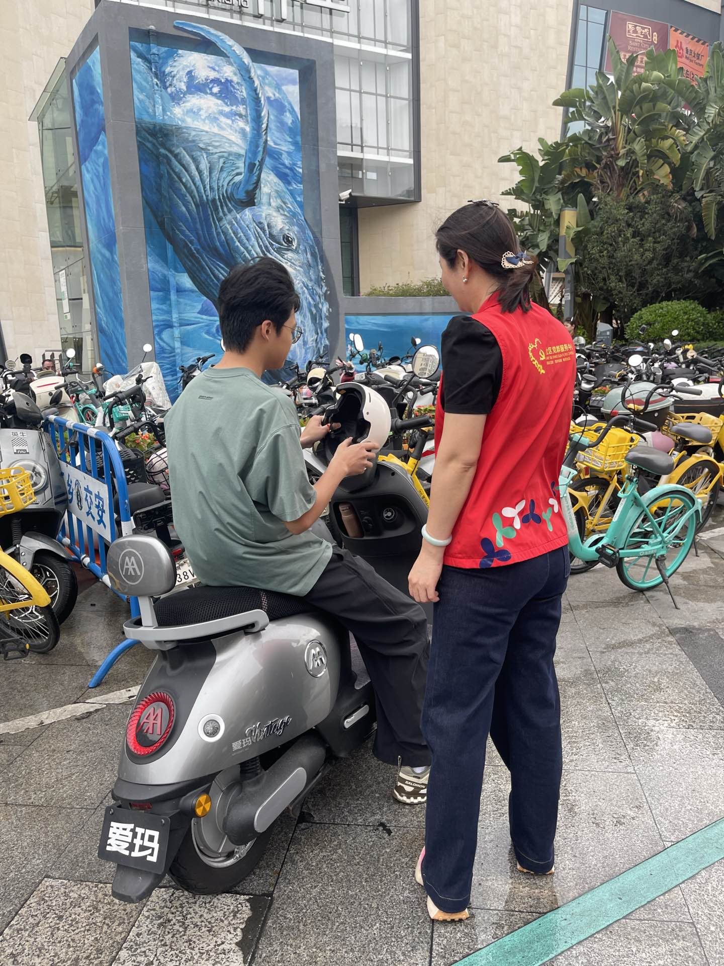 巾帼力量护航平安出行