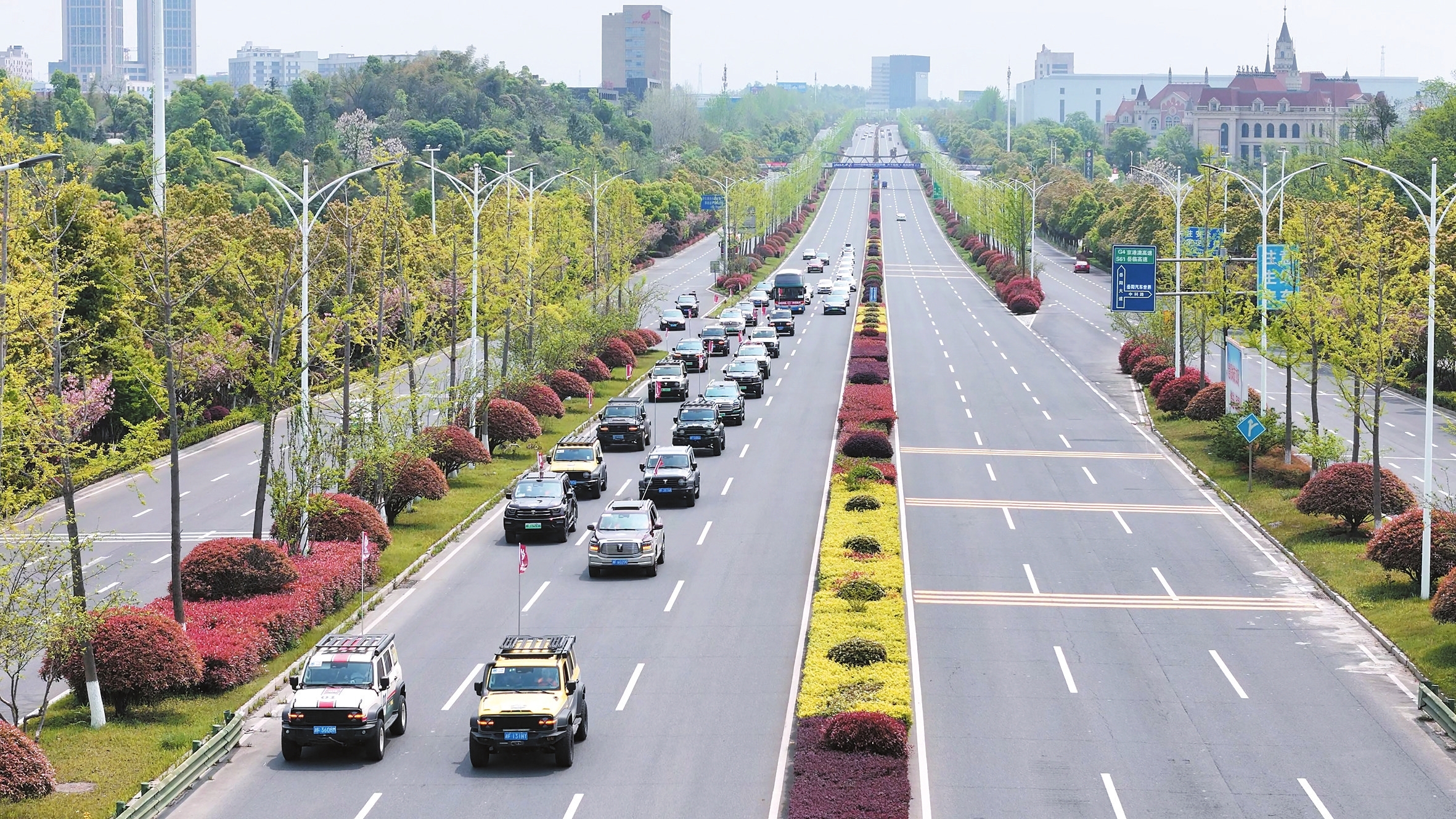 岳阳球迷硬核迎接湘潭队。岳阳日报全媒体记者彭正阳摄