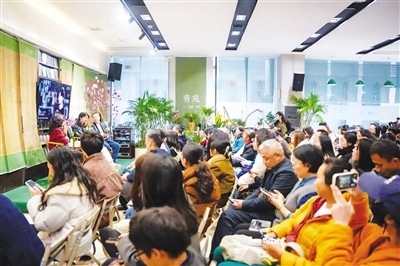 书店开展读者见面会活动