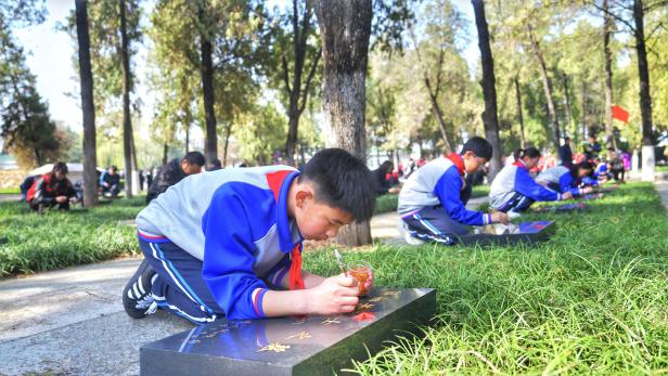 清明寄哀思 薪火永相传——山东各级少先队组织开展“追寻&middot;2026&middot;清明祭英烈”主题活动