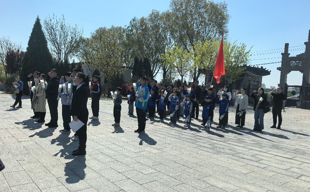 聊城东昌府区赴烈士陵园开展青少年缅怀祭扫主题活动