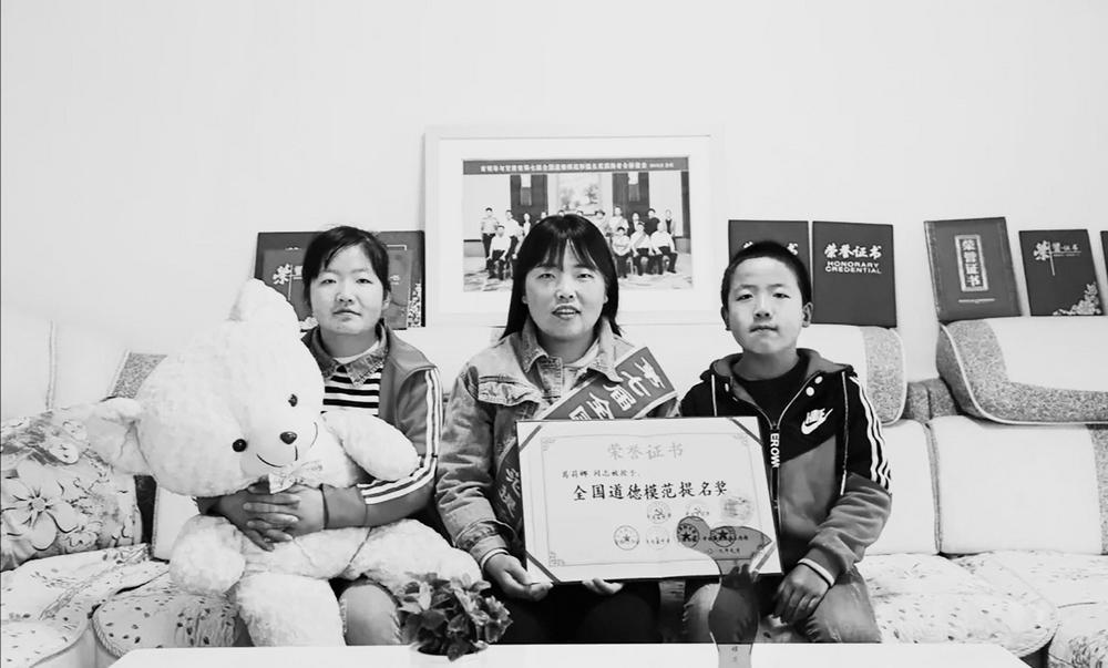 父母离世16岁姐姐退学撑起家　托举弟弟妹妹未来