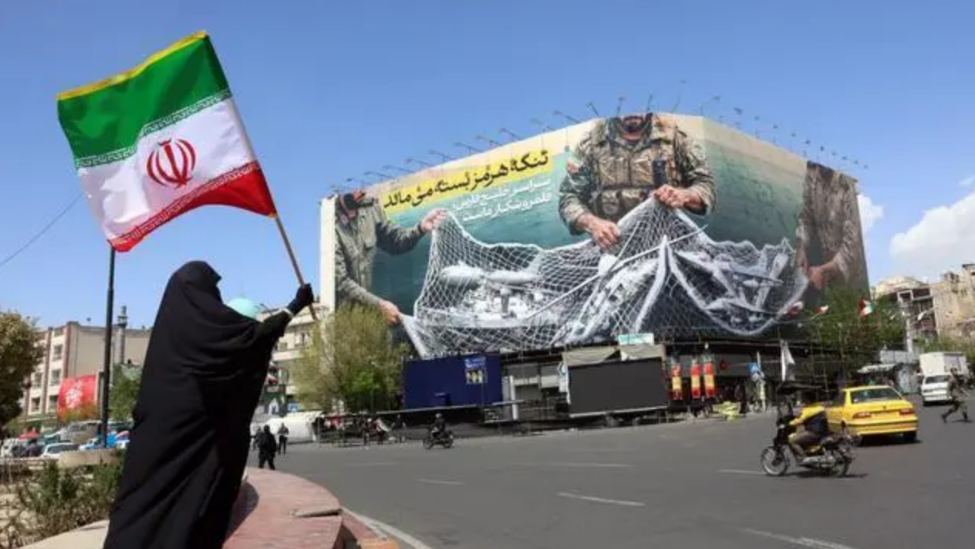 穆杰塔巴暗示体育游戏app平台，伊朗将在考虑桌和战场上鼓动既定主义，“澈底投降敌东说念主”。