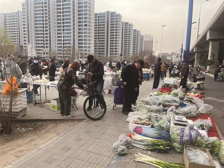 呼和浩特：早市夜市升腾烟火气 小摊点撬动大消费