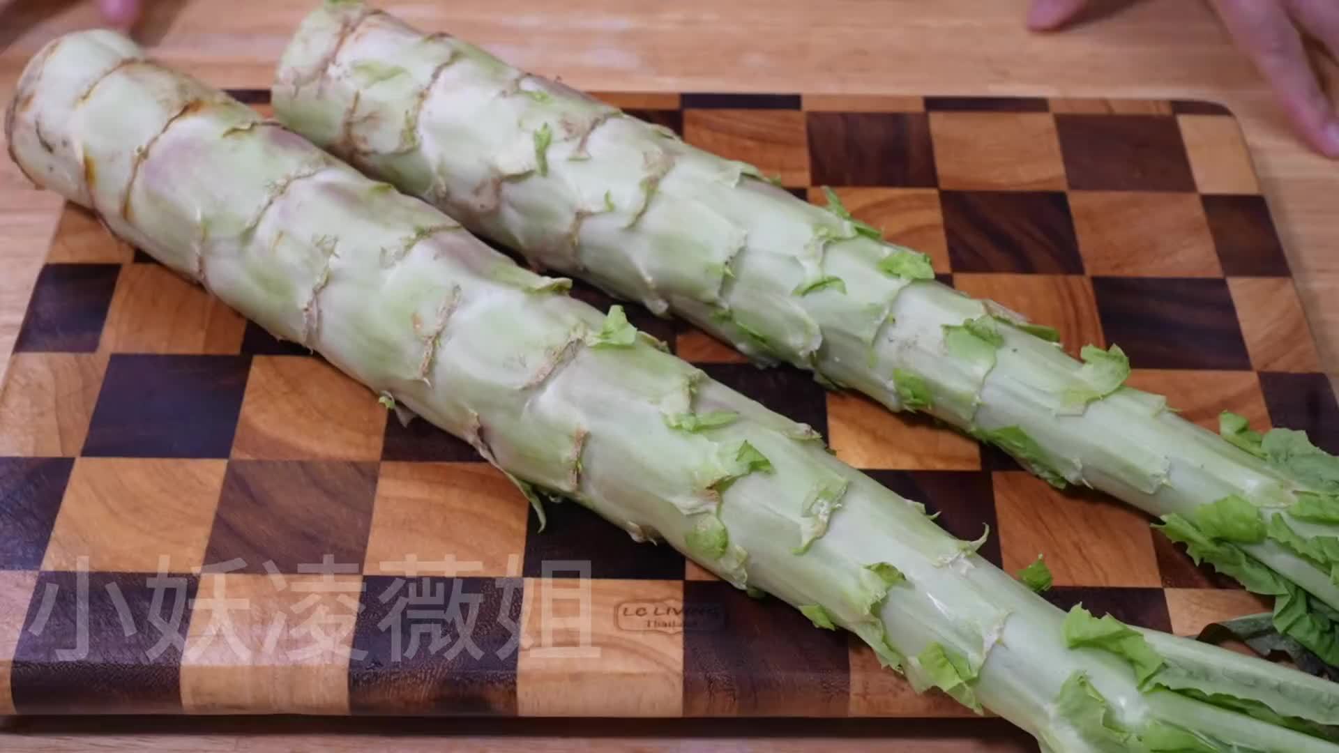 原来饭店的莴笋是这样切的，长见识了#莴笋切菱形片技巧