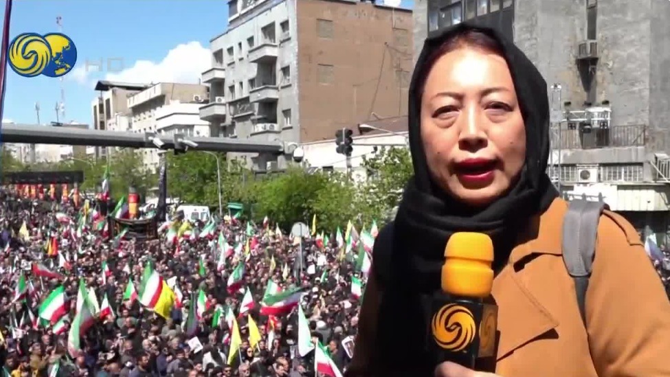 哈梅内伊逝世四十天哀悼仪式上，民众高喊反对谈判，继续复仇