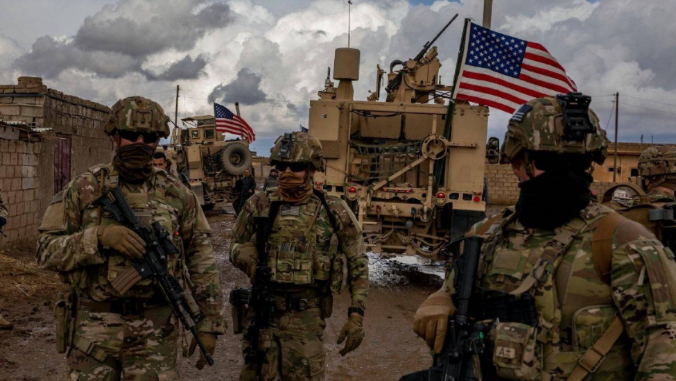 好意思国五角大楼与中央谍报局曾聚拢手脚，动用500多名东说念主员并参加率先10亿好意思元，在伊朗境内开展联系手脚，但最终被动罢手。