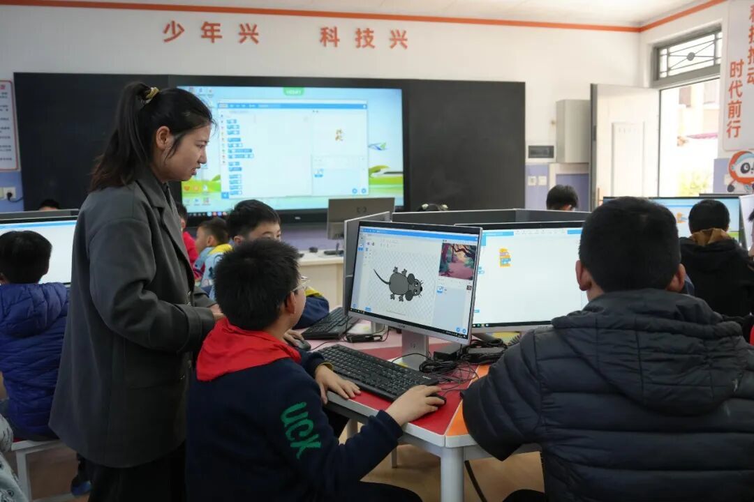 孩子们超爱!AI走进汉中乡村课堂