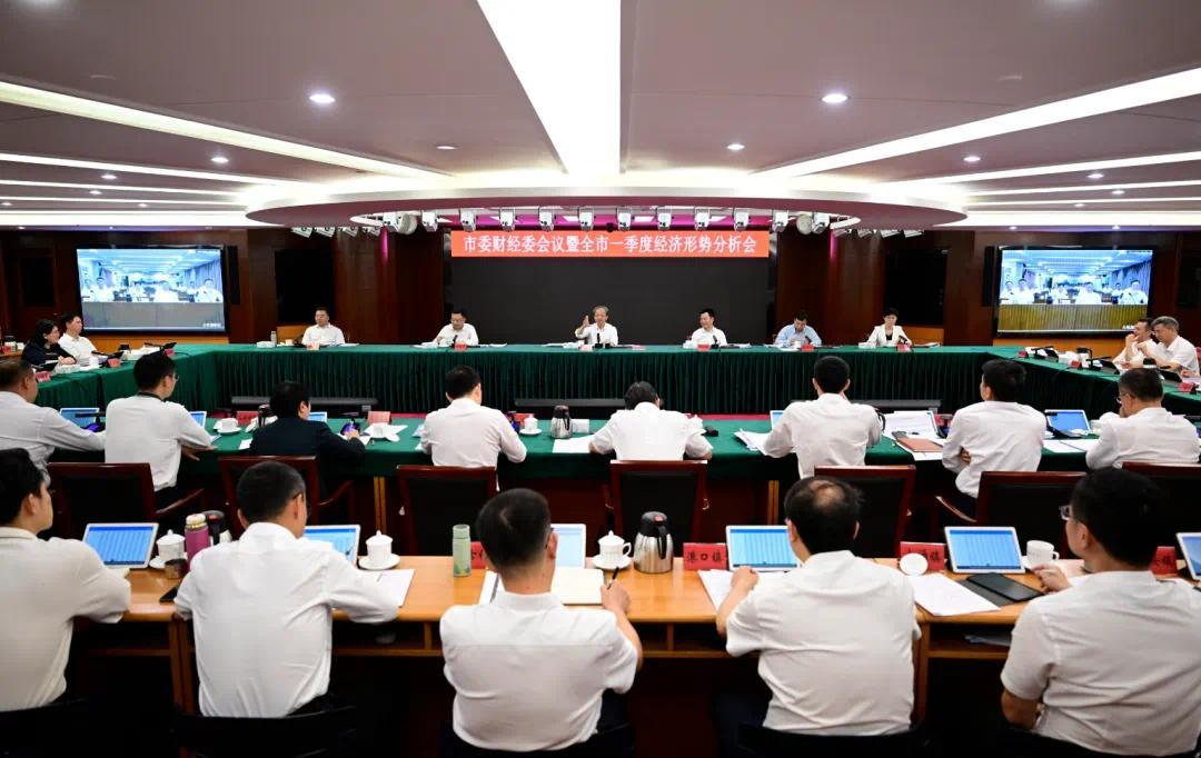 中山:学习粤BA中山队敢拼敢赢团结拼搏精神,更高质量完成上半年经济发展任务