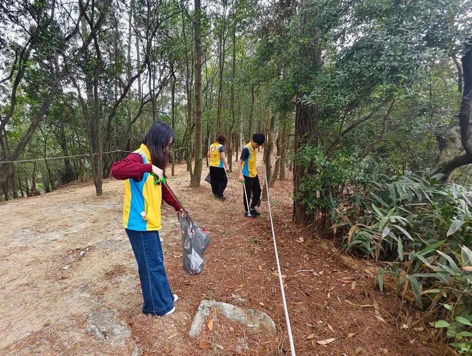 中山五桂山街道持续开展山野清洁行动 守护“湾区绿谷”生态底色