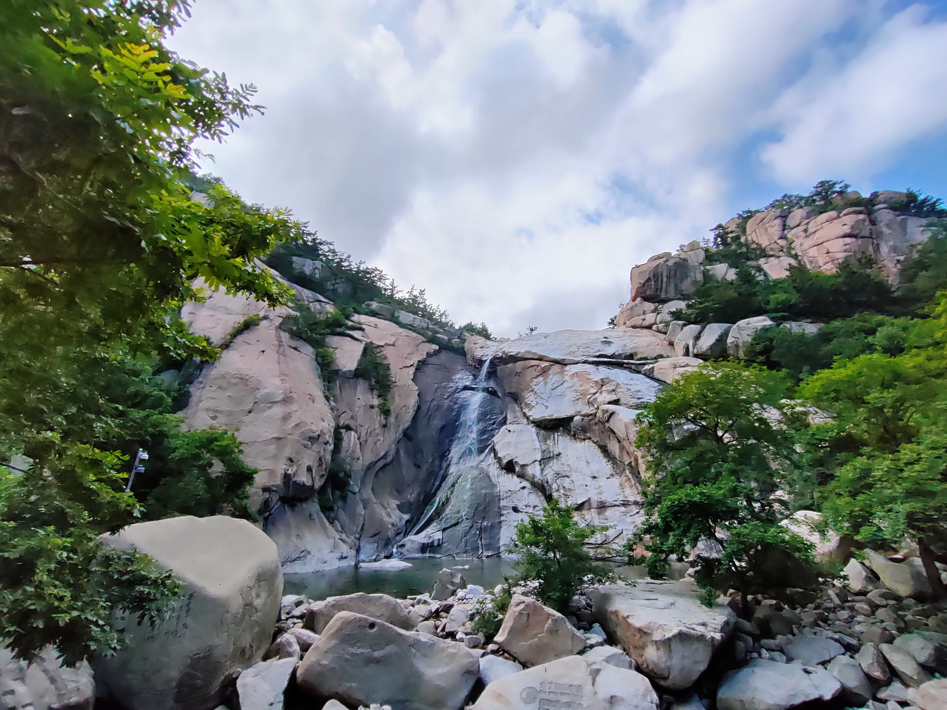 迎客流高峰 清明假期崂山风景区累计接待游客13万人次
