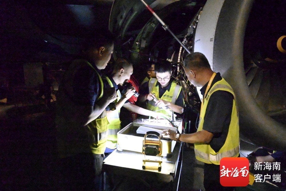 “消博号”彩绘飞机“体检”现场。南方航空供图
