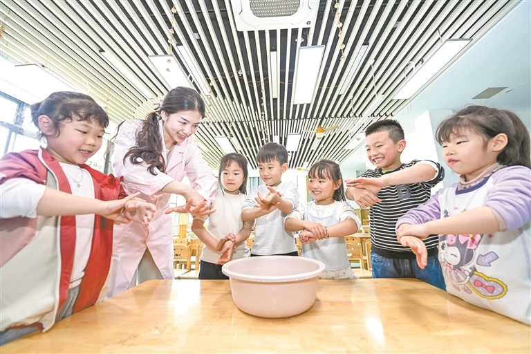 江西丰城：讲究卫生 从小做起（图）