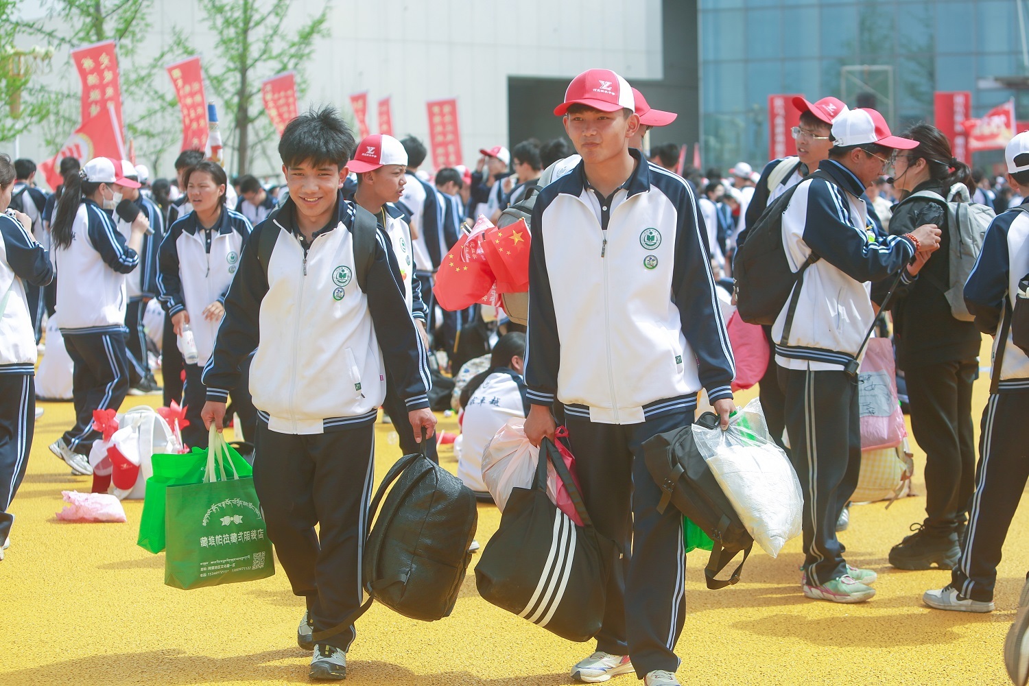 衡水中学、衡实、滏阳中学联合开展远足实践活动