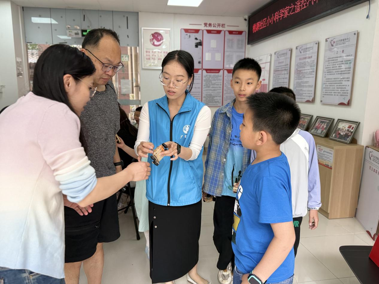 桃源社区“小小科学家”遥控汽车亲子DIY活动--解锁温馨科普新体验