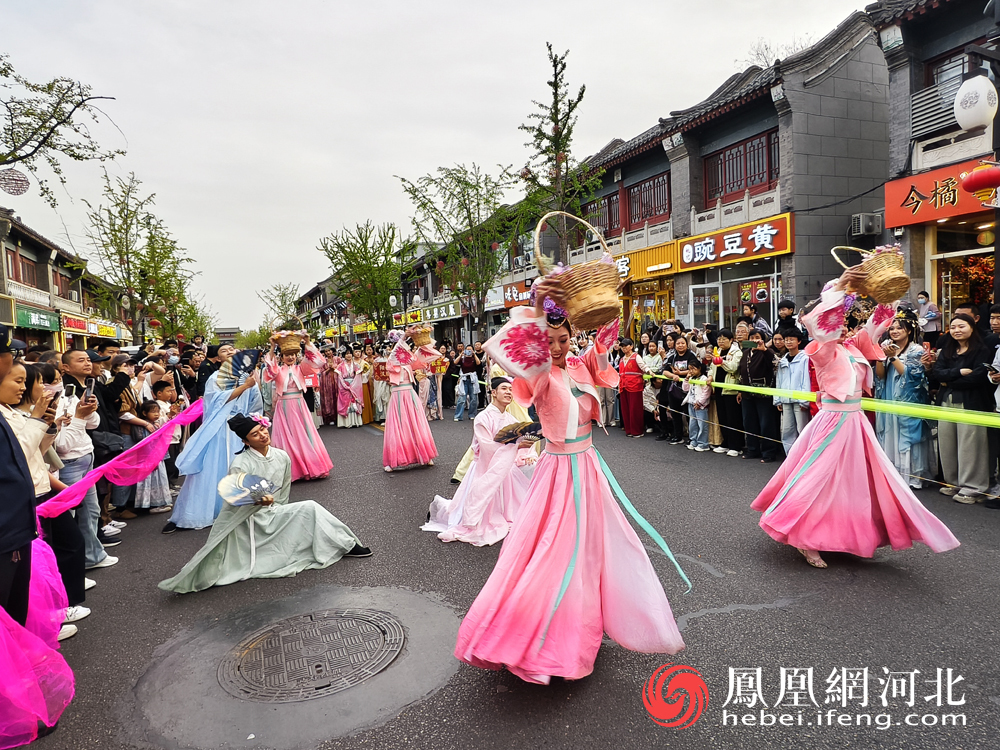 “国风盛宴&middot;霓裳巡游”主题活动现场 安博宇/摄
