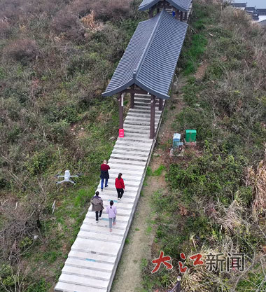 “气象预警+无人机防雷喊话”走进南昌梅岭景区。（江西省气象局供图）