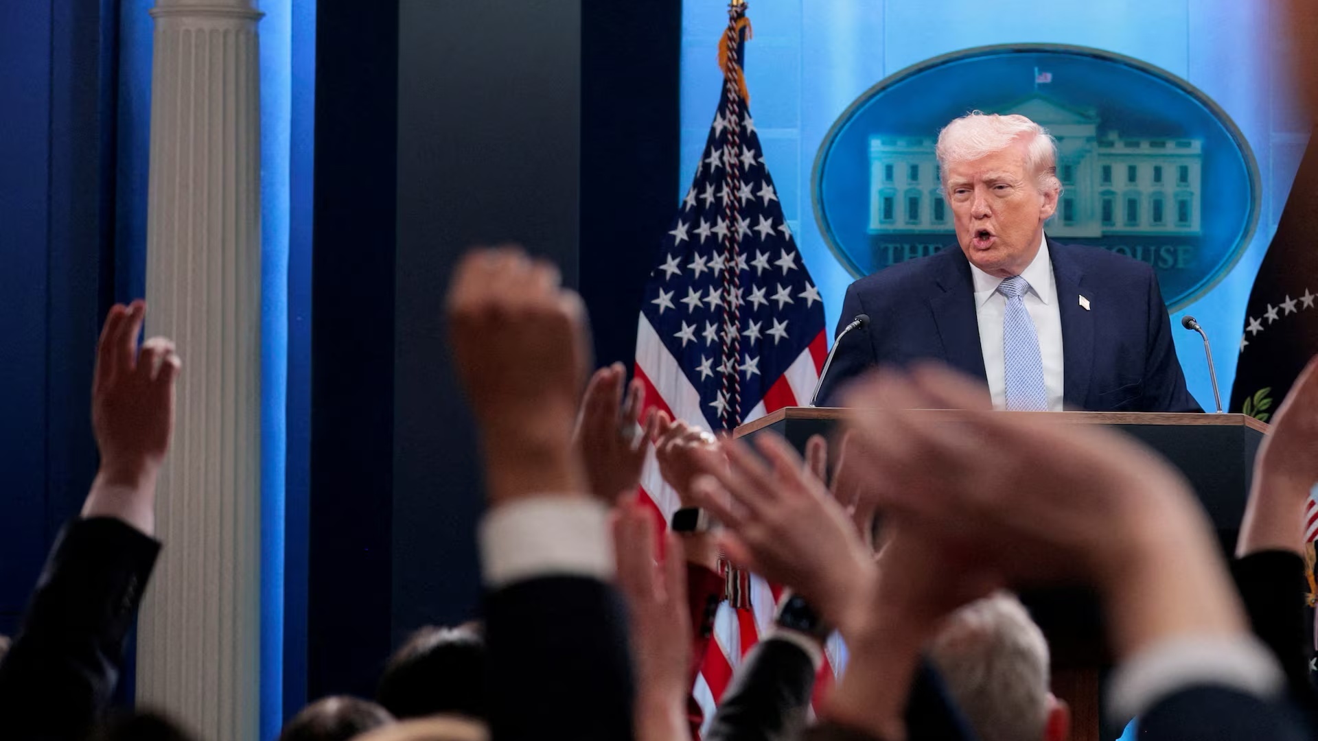 特朗普：对援伊武器国家加征50%关税 美军完成对伊三大军事目标