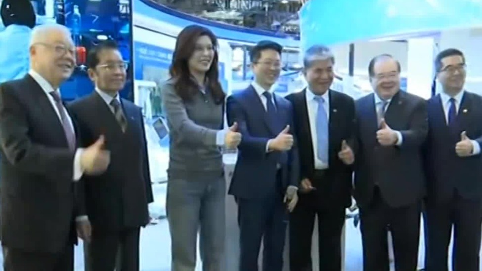 凤凰专访郑丽文大陆行随团成员