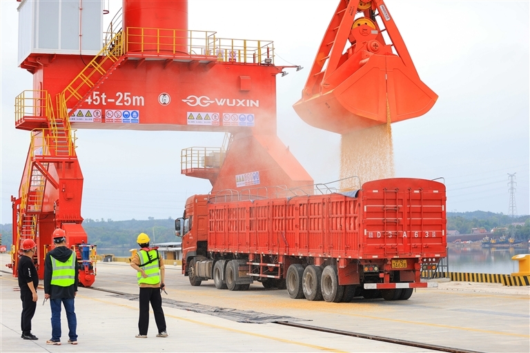 万安县：货运码头打通内陆地区出海通道（图）