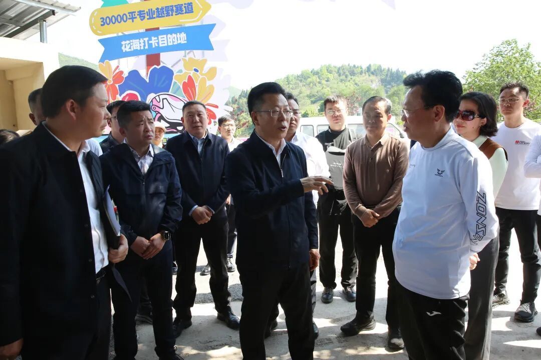 4月4日，陶世祥带队调研南泉街道自由村自由矿野项目。