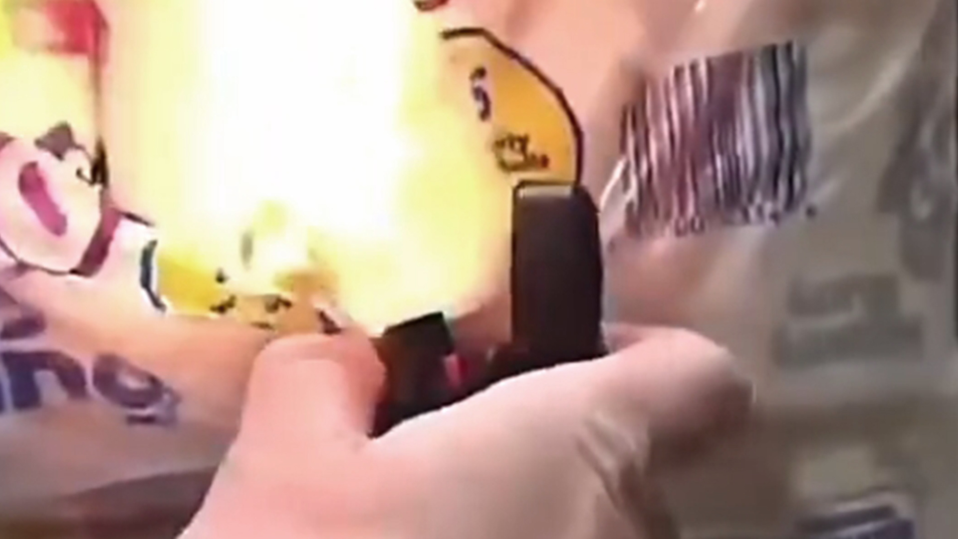 “只需要付给我们够生活的钱！”美国29岁仓库员工因不满薪资，火烧11万平米仓库，烧毁1.56亿美元卫生纸