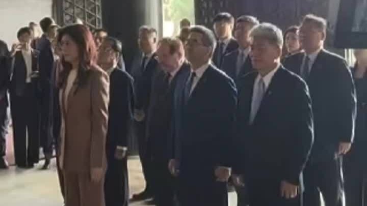 现场视频：郑丽文率中国国民党访问团拜谒中山陵
