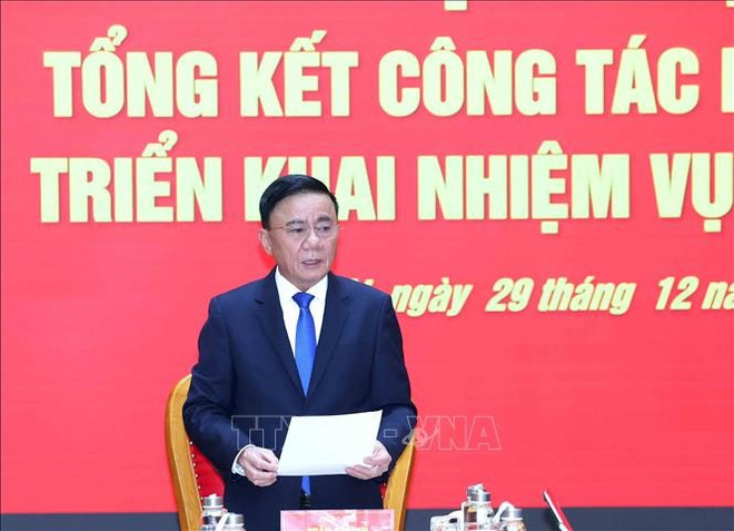 ▎越共中央书记处常务书记陈锦秀主持召开 2025 年各党群机关数字化转型工作总结会。图源：越通社