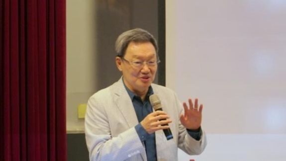 台湾评论员：郑丽文随行人员中，苏起的出现最具意义