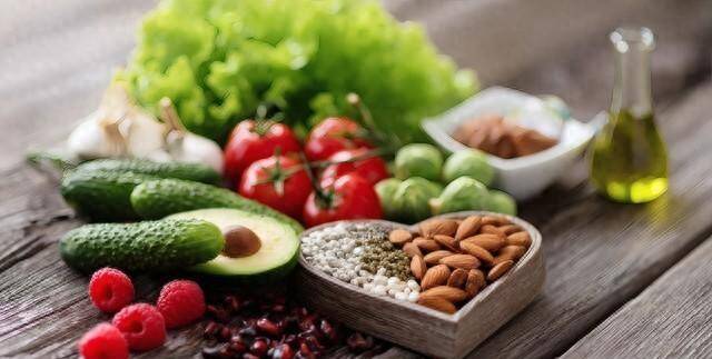 悉尼大学证实：吃对睡对动对，延寿9年、心脏病风险降60%！