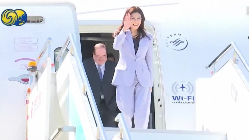 现场画面：国民党主席郑丽文抵达上海