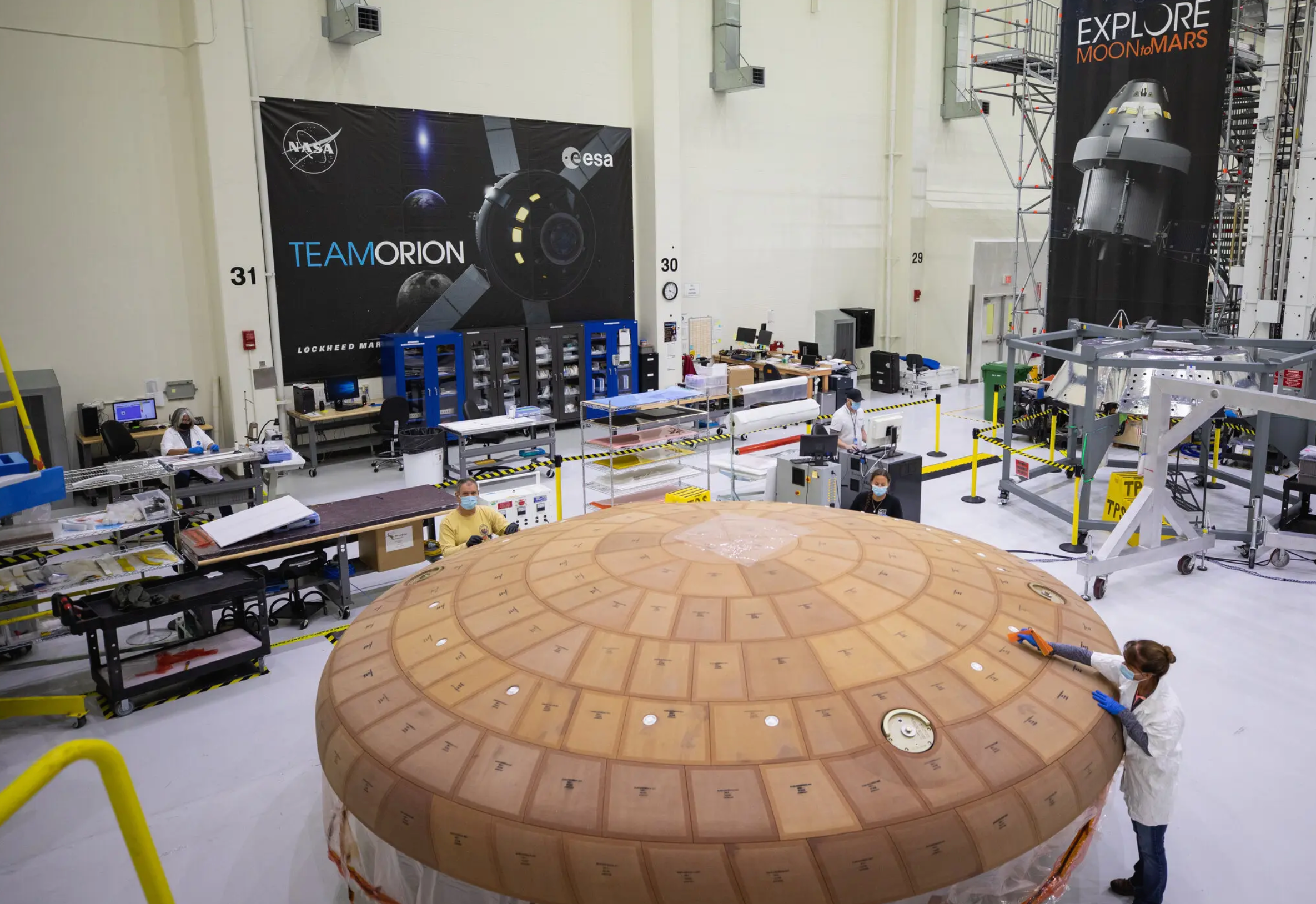 美探月飞船迎来凶险返程:缺陷隔热罩引发担忧,灾难概率5%?