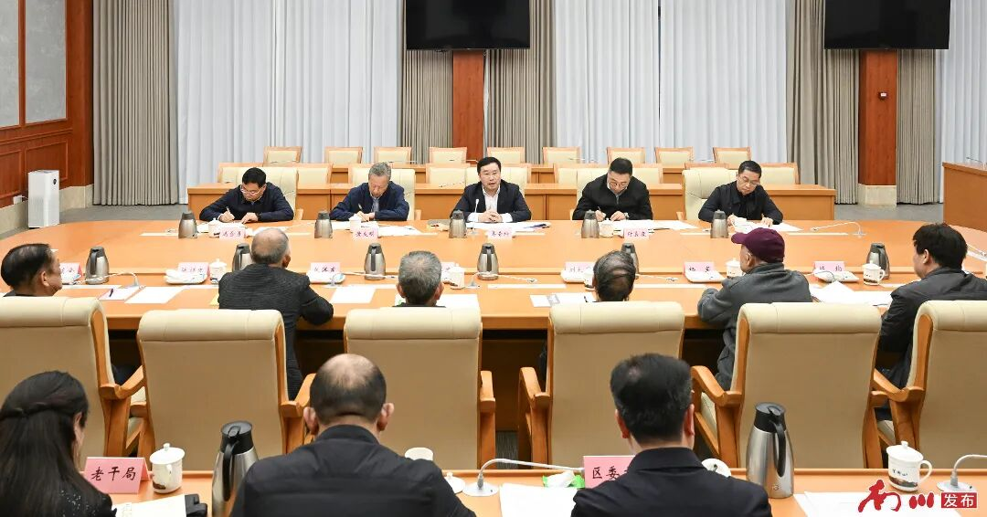 重庆南川老同志代表欢迎新任区委书记马奇柯到南工作，共同开创经济社会发展新局面