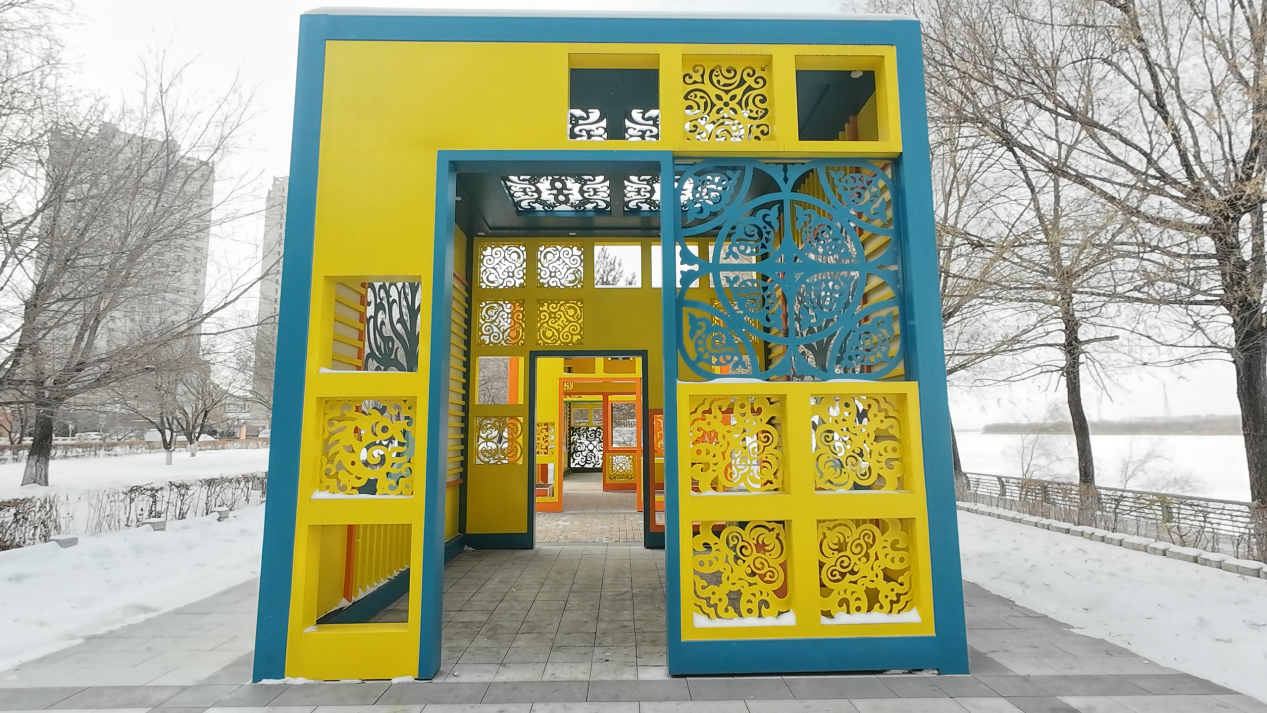 沿江景观带亭廊