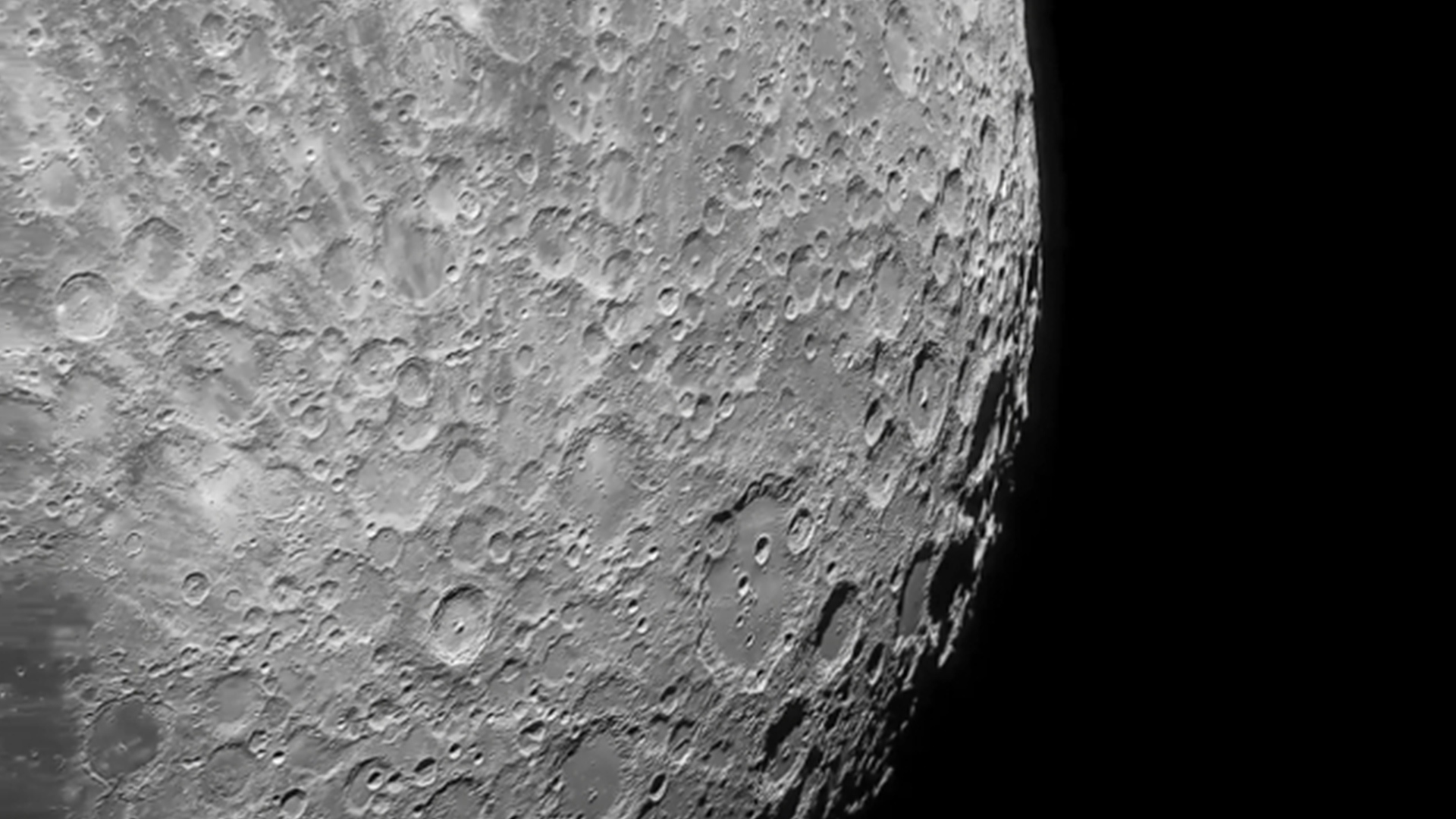 美国宇航局NASA发布“有史以来最清晰的月球照片”，“阿耳忒弥斯2号”已启程返航